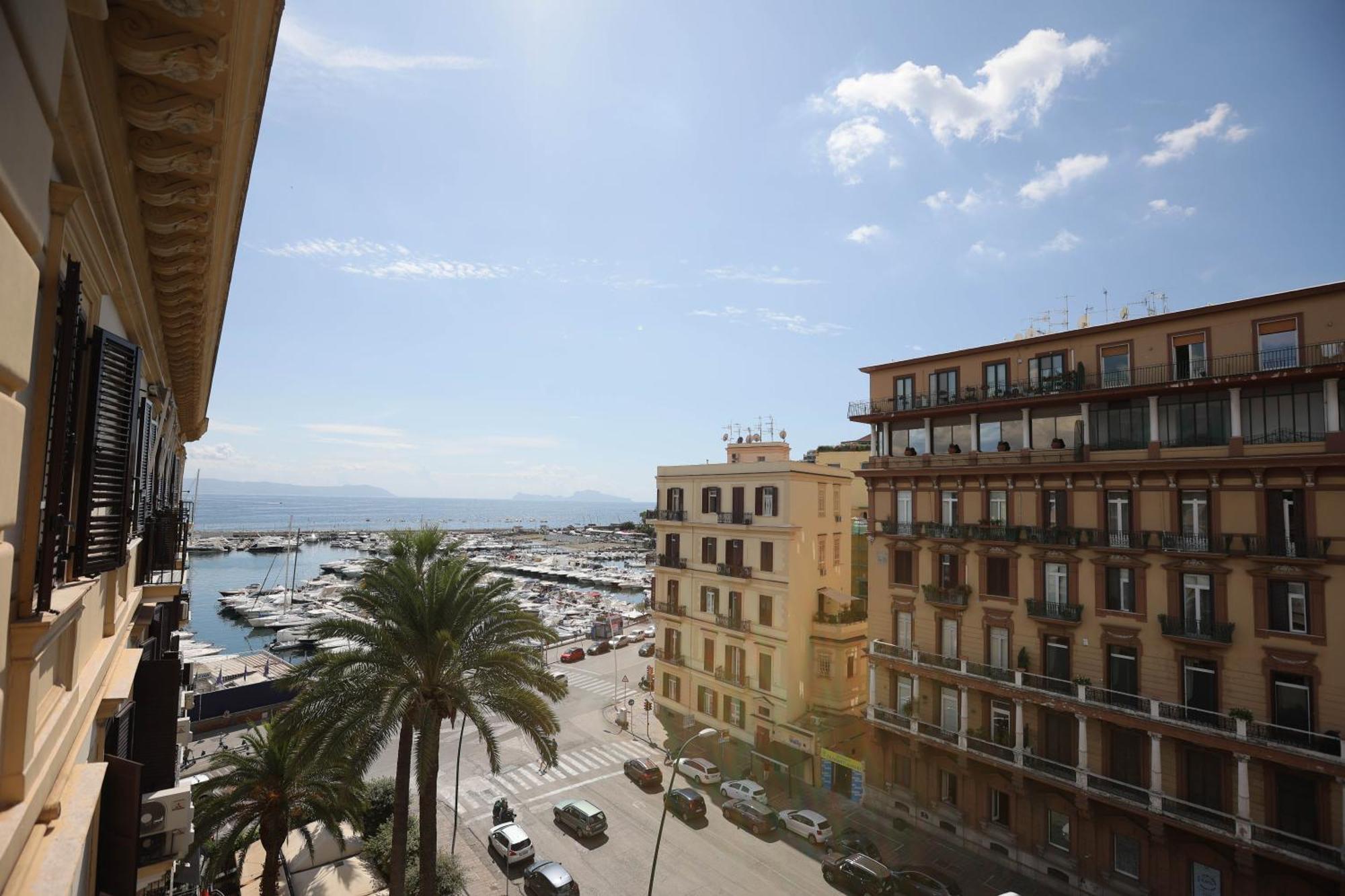 Lungomare Suite & Spa Napels Buitenkant foto