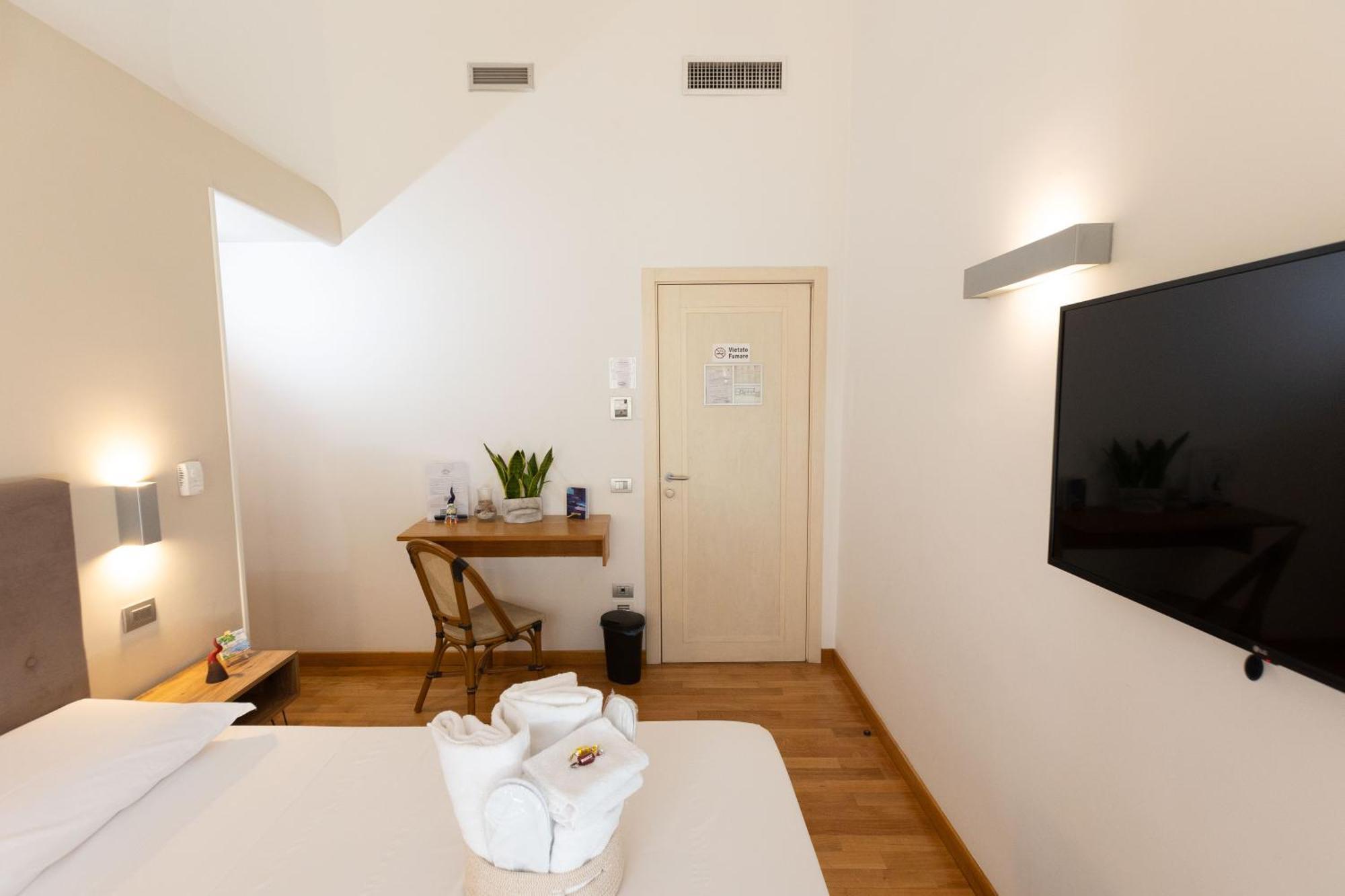 Lungomare Suite & Spa Napels Buitenkant foto
